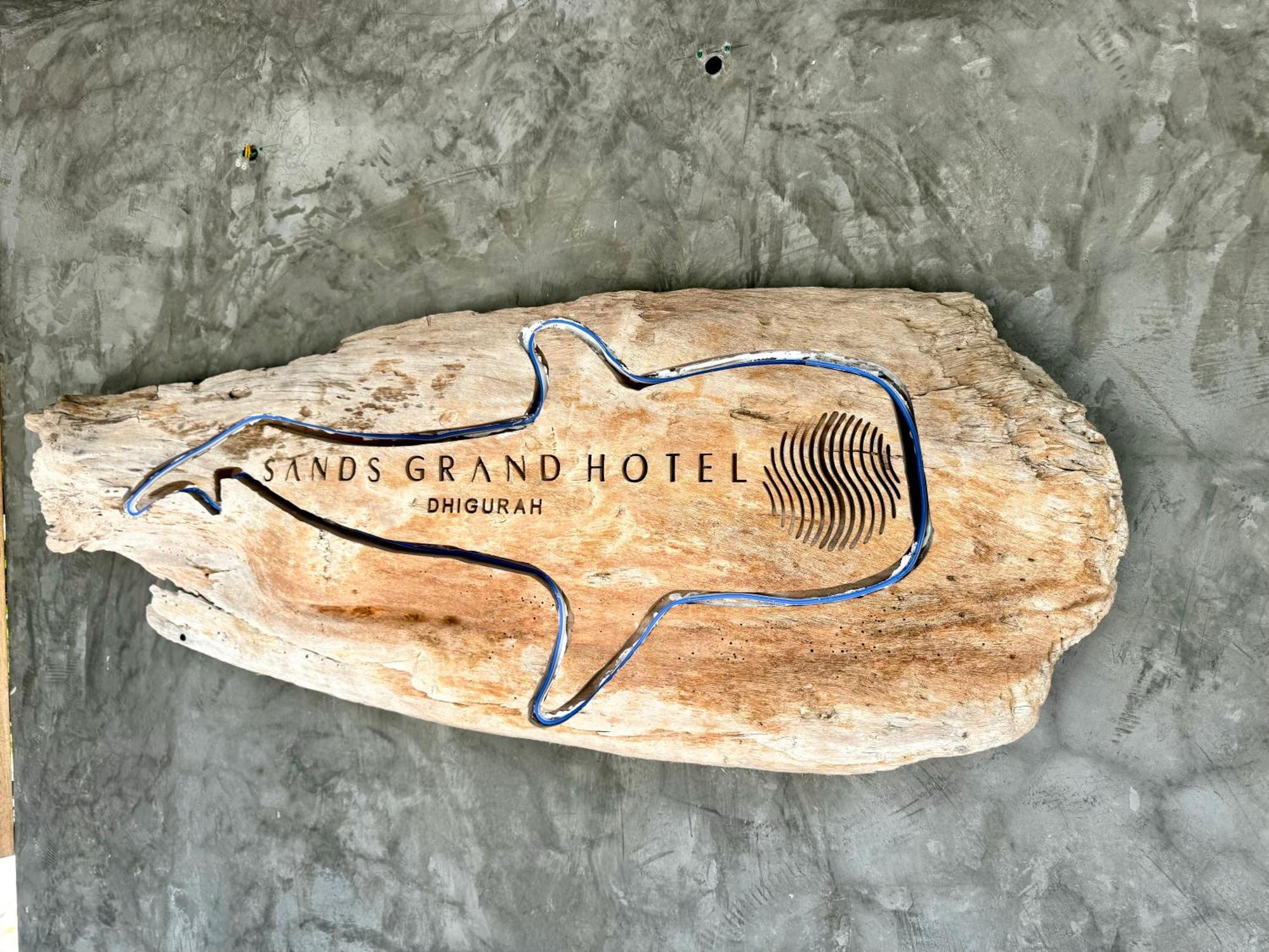 Sands Grand Hotel Дхигура Екстериор снимка
